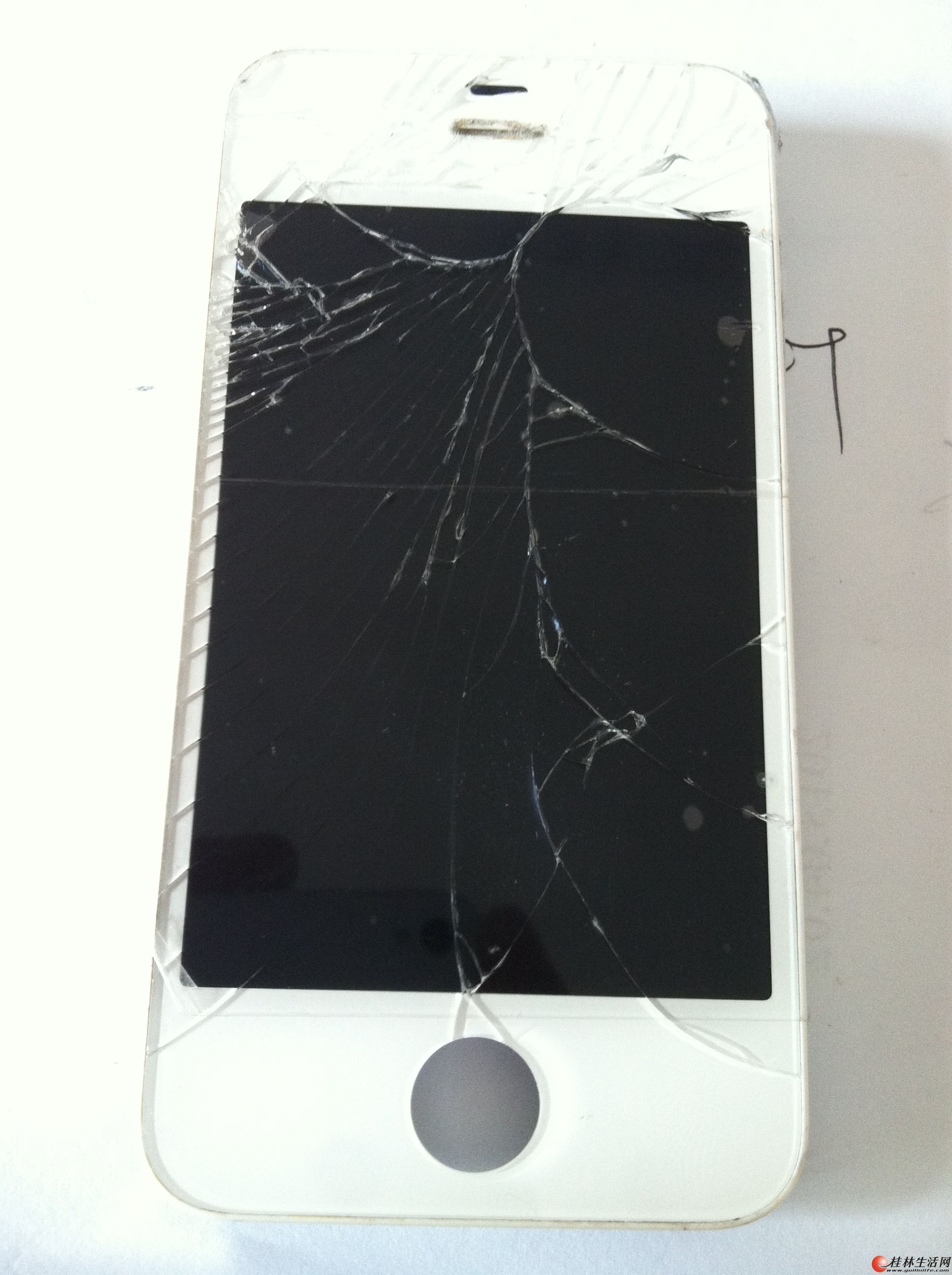iphone4手机屏幕摔坏,请大家出主意该怎么办?