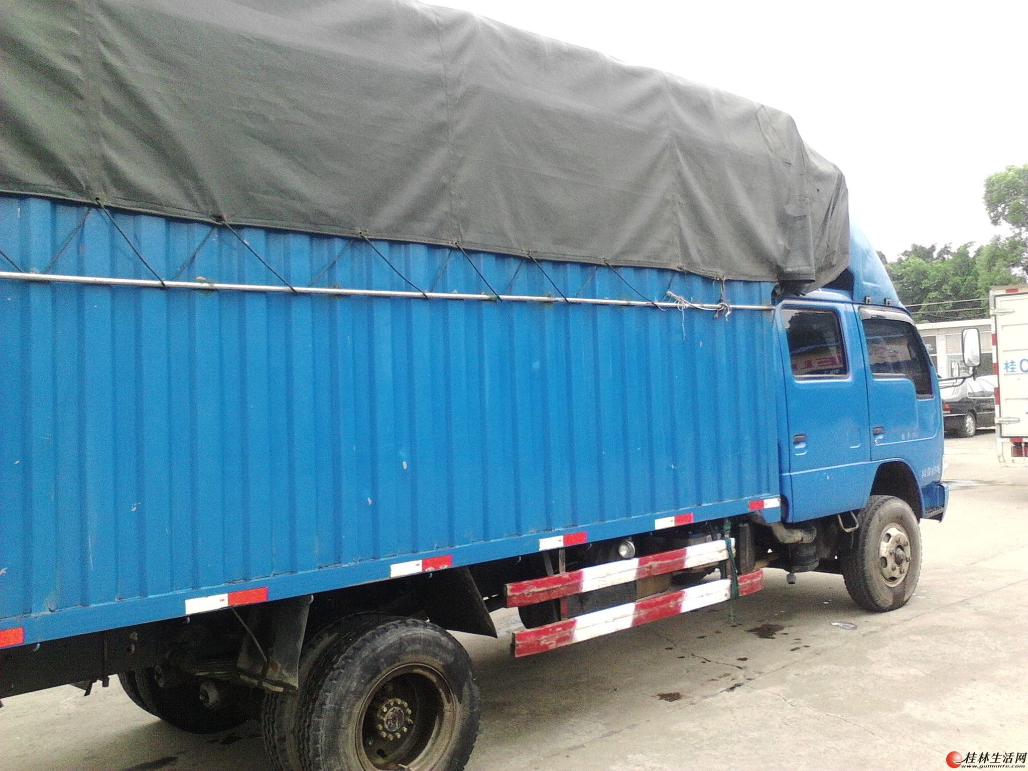 跃进2.8排量货车,蓝色车型,黄色牌照高清图片