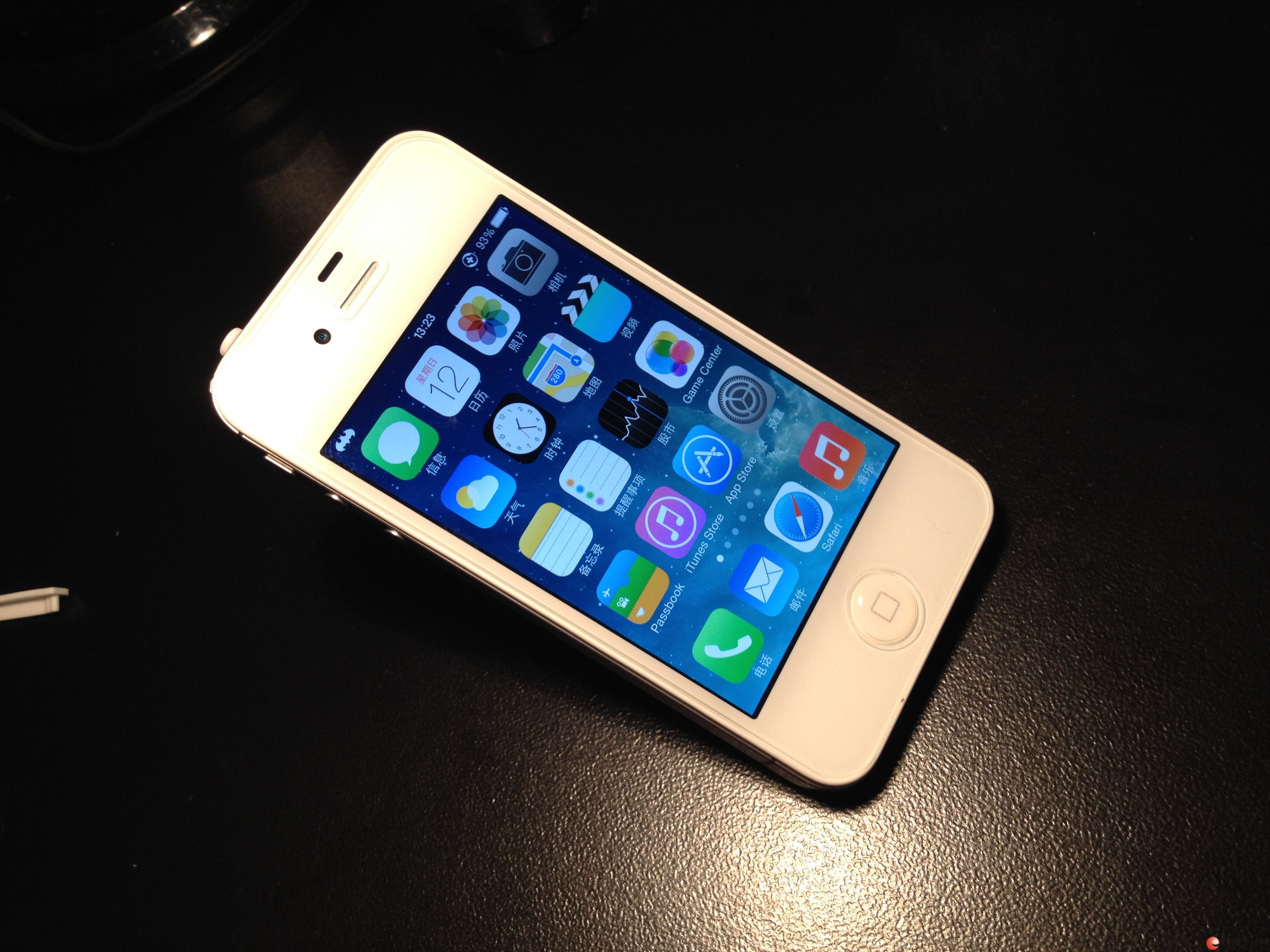 iPhone 4S Features, Release Date, Specs in Detail - Phones Counter