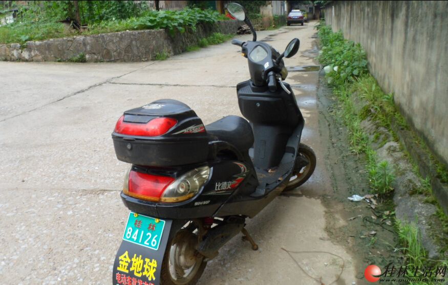 已经上好牌照的自用比德文电动车因要回柳州开