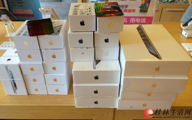 大众科技手机店:苹果换新机业务250元起。暑期