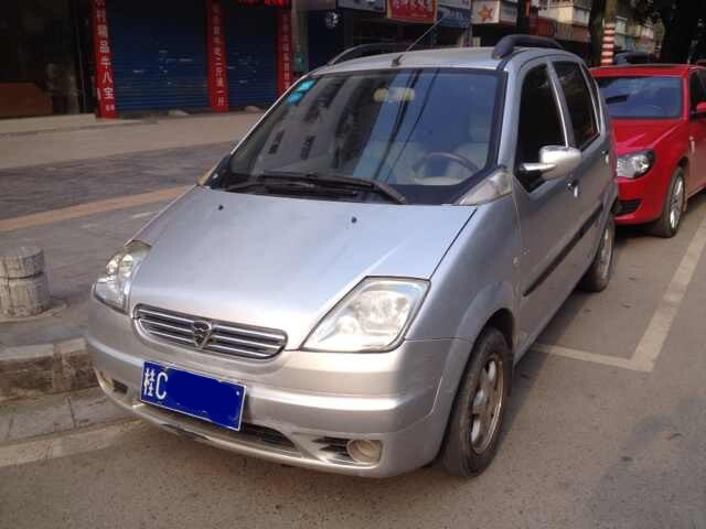 一手私家车,哈飞路宝07年上户手续齐全,冷暖空调 电动车窗 真皮座椅高清图片