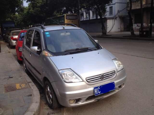 一手私家车,哈飞路宝07年上户手续齐全,冷暖空调 电动车窗 真皮座椅高清图片