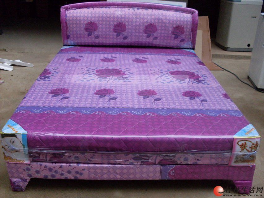 大学生创业,出售全新电脑桌,餐桌,沙发,衣柜,双