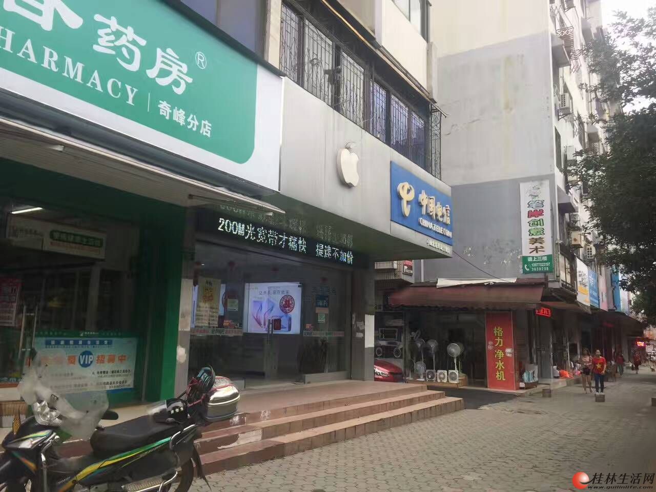 沃尔玛正对面当街门面200平方只要300万