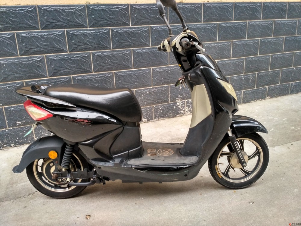 中型简单款的新日电动车,有报警器,车子好看好