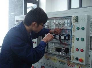 免费上门维修电工 20180728083916802.jpg