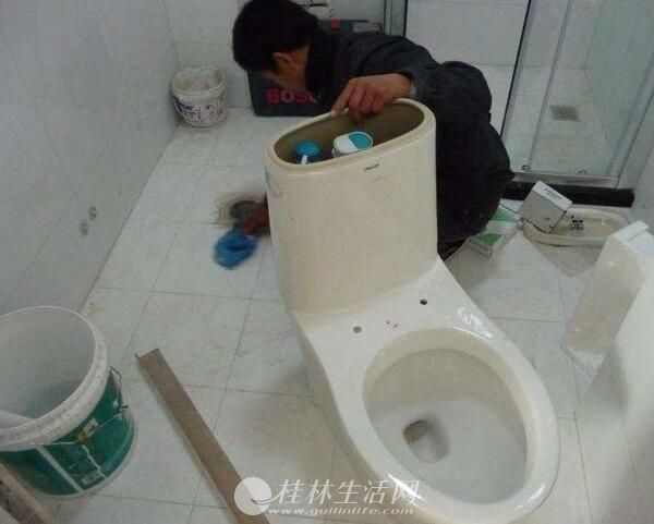 杭州老小区住户别慌!花小钱自己收拾马桶堵塞,这5个妙招比叫师傅还管用