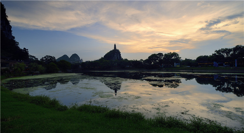 夕阳光影