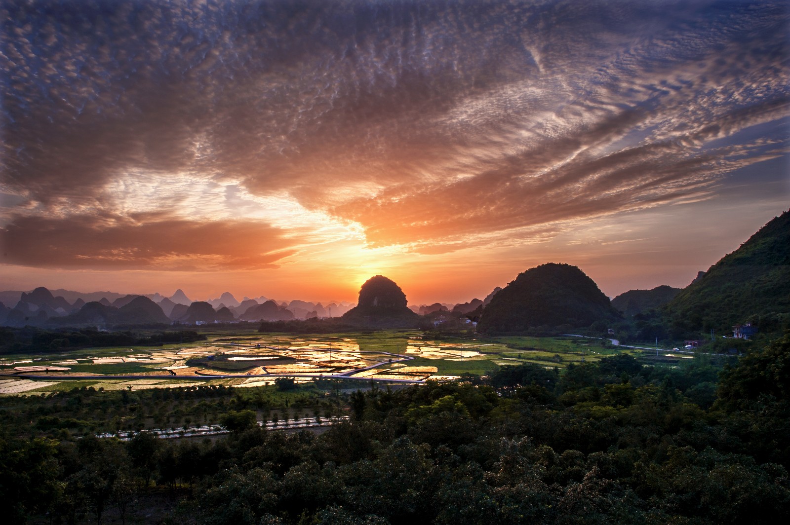 天山共色