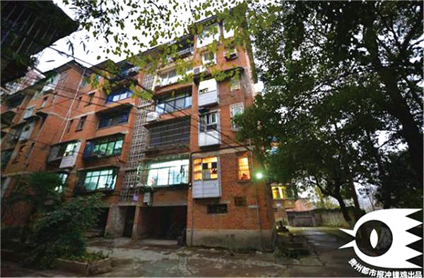 银行行长一家被杀害时所居住的宿舍楼。 本报记者杨兴波 摄