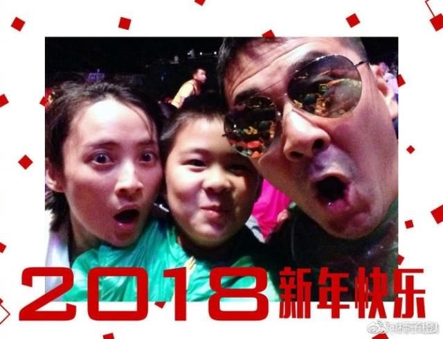 偶遇陈建斌蒋勤勤买年货,网友:金马奖影帝穿成这样