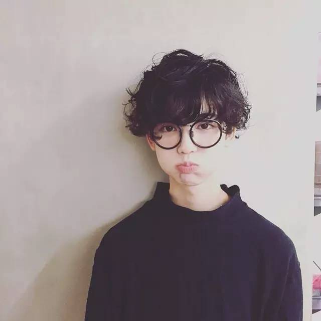 爱炫富的日本第一伪娘居然真去做了变性手术,而且还被曝负债千万!