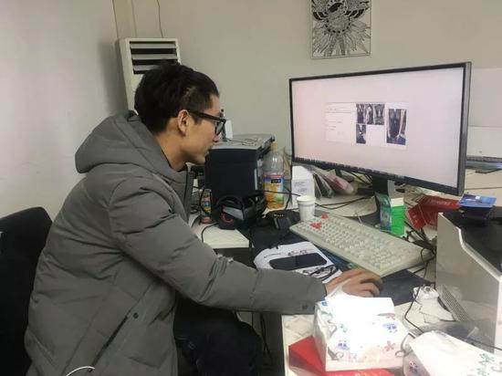 “那会儿供不应求,多丑也能成爆款。国外越露越容易爆,国内越含蓄越容易爆。”