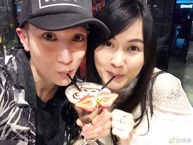 吴尊微博大方晒太太正面照吓到亲朋:以为被偷拍