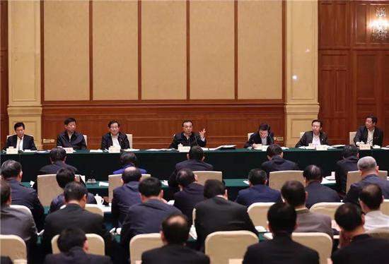 那天的座谈会有11个省份或地级市政府负责人参加,涵盖东、中、西、东北地区。