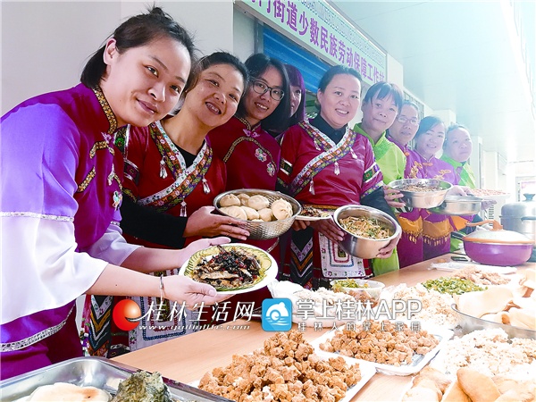 银锭社区的民族邻里百家宴活动深受居民欢迎.记者秦紫霞 摄