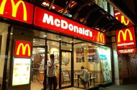▲麦当劳的鸡肉、牛肉供应商几乎不可能绕过使用转基因饲料