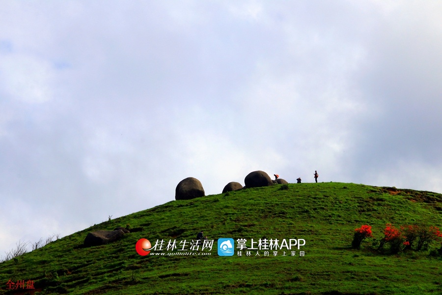 宝盖石还被列为桂林十大高山奇石之一,宝盖山的名称就是来源于宝盖石.