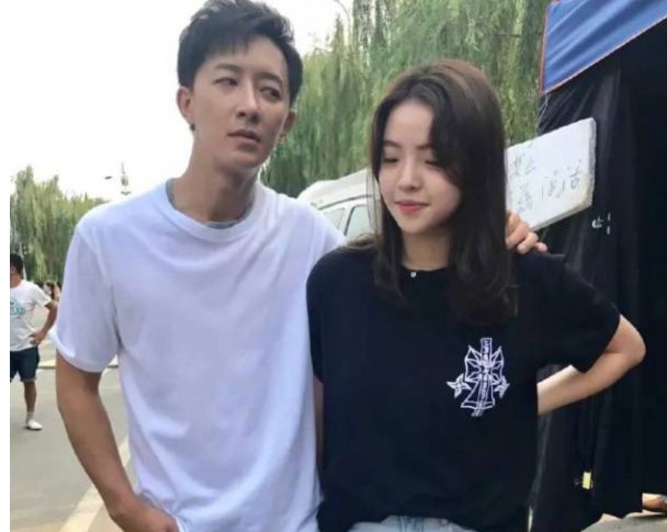 欧阳娜娜跟白富美抢男友,被华谊千金踢群,这剧情不要太精彩...