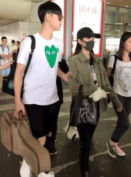 欧阳娜娜跟白富美抢男友,被华谊千金踢群,这剧情不要太精彩...