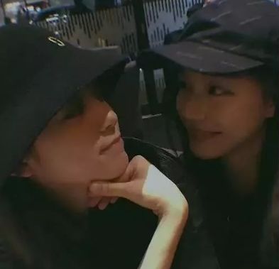 欧阳娜娜跟白富美抢男友,被华谊千金踢群,这剧情不要太精彩...