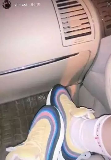 欧阳娜娜跟白富美抢男友,被华谊千金踢群,这剧情不要太精彩...