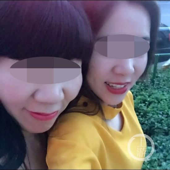 △吕某艳及女儿梁某涵生前合影照。家属供图