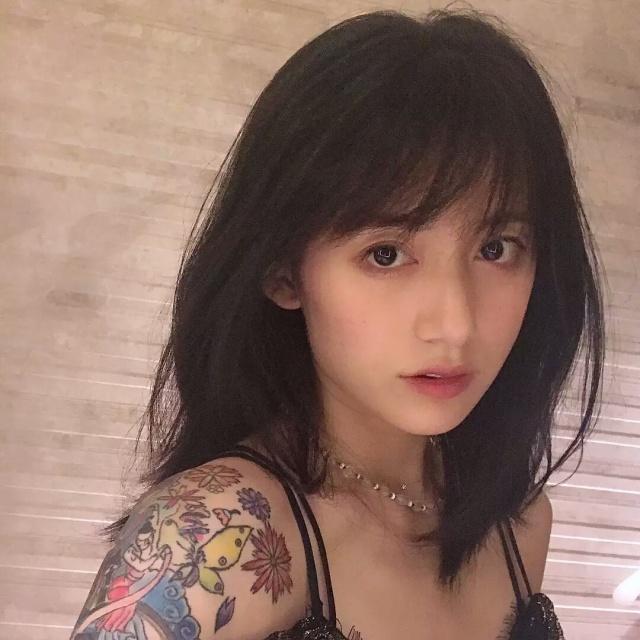 一张嘴值5000万,炮轰关晓彤揭潜规则,又丑又懒却有个白富美女友