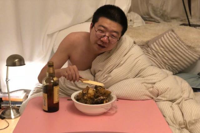 一张嘴值5000万,炮轰关晓彤揭潜规则,又丑又懒却有个白富美女友
