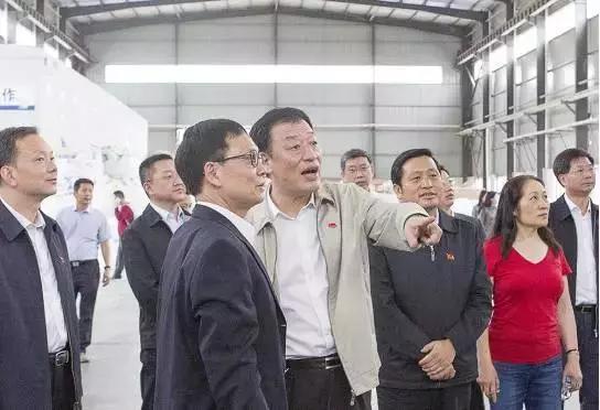 刘奇到奉向东(中)的企业调研