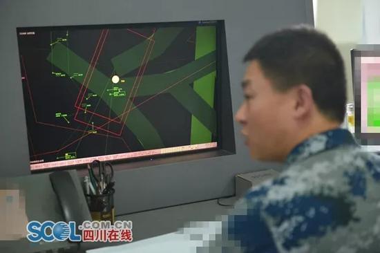 此际,民航西南空管局、西部战区空军航空兵某师、西部战区空中作战指挥控制中心均在拼尽全力为川航3U8633保驾护航。