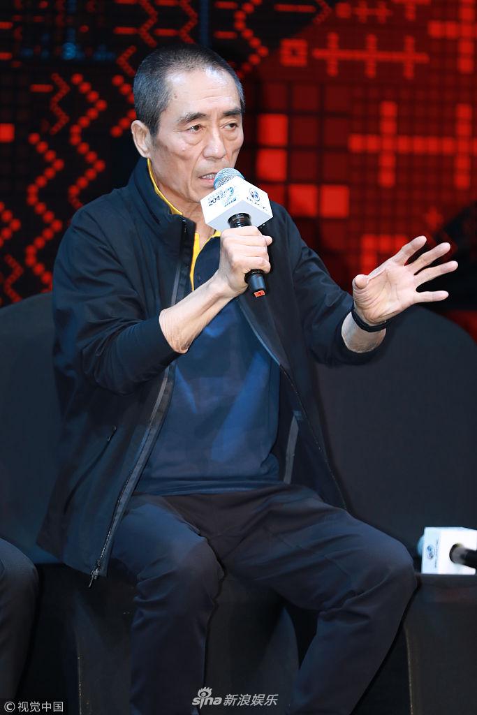 张艺谋获博士学位后国内首亮相 霸气坐镇指点江山(组图)