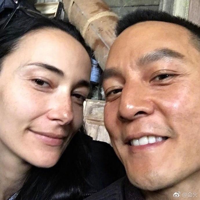 吴彦祖为妻庆生狂秀恩爱,遭网友深扒原来妻子大有来头!