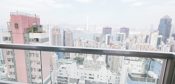 豪宅位于高层,可远眺维港风景