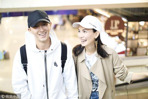 网友偶遇韩庚卢靖姗买菜 戴黑白情侣帽甜度满