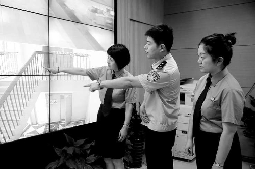 办案检察官与公安机关协调落实检察建议。
