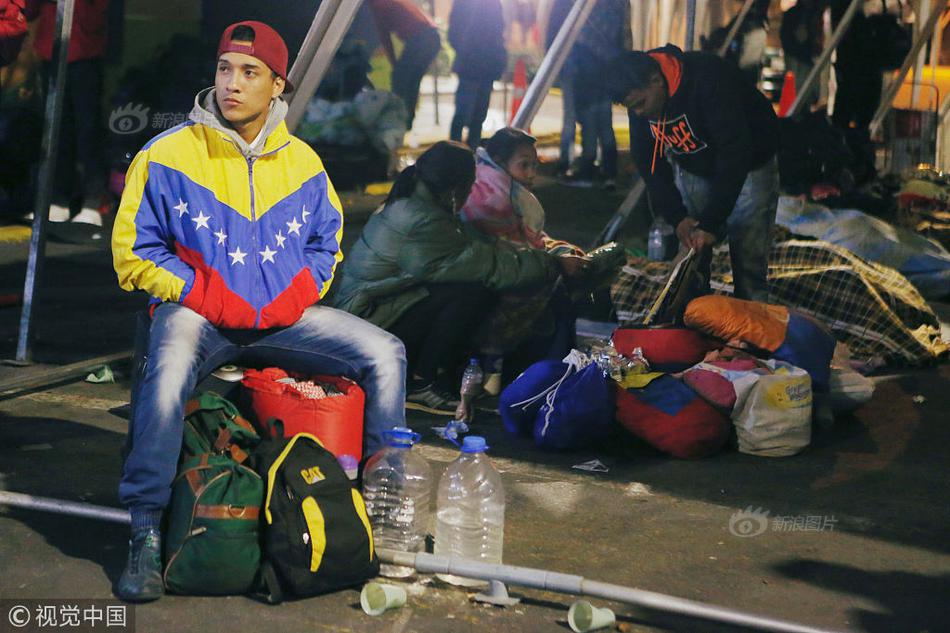 委内瑞拉经济崩溃 大量民众逃往国外