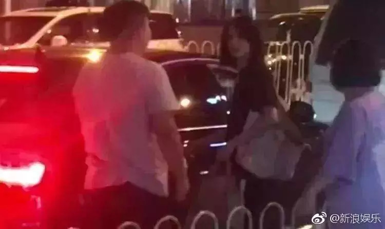 郑爽新男友张恒大方承认恋情,这波操作还挺可爱的嘛