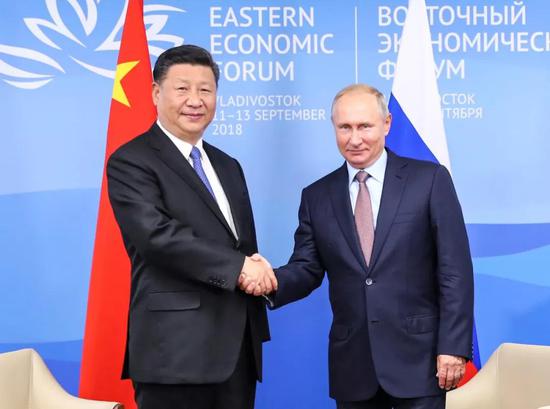 9月11日,国家主席习近平在符拉迪沃斯托克同俄罗斯总统普京举行会谈。新华社记者 谢环驰 摄