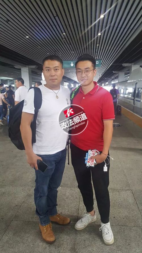 采访乘广深港高铁旅客致漏乘续:帮忙补票,记者