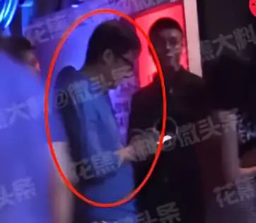 出个绯闻还要老婆帮忙灭火,王岳伦这辈子真被李湘吃得死死的……