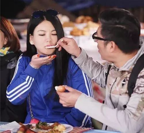出个绯闻还要老婆帮忙灭火,王岳伦这辈子真被李湘吃得死死的……
