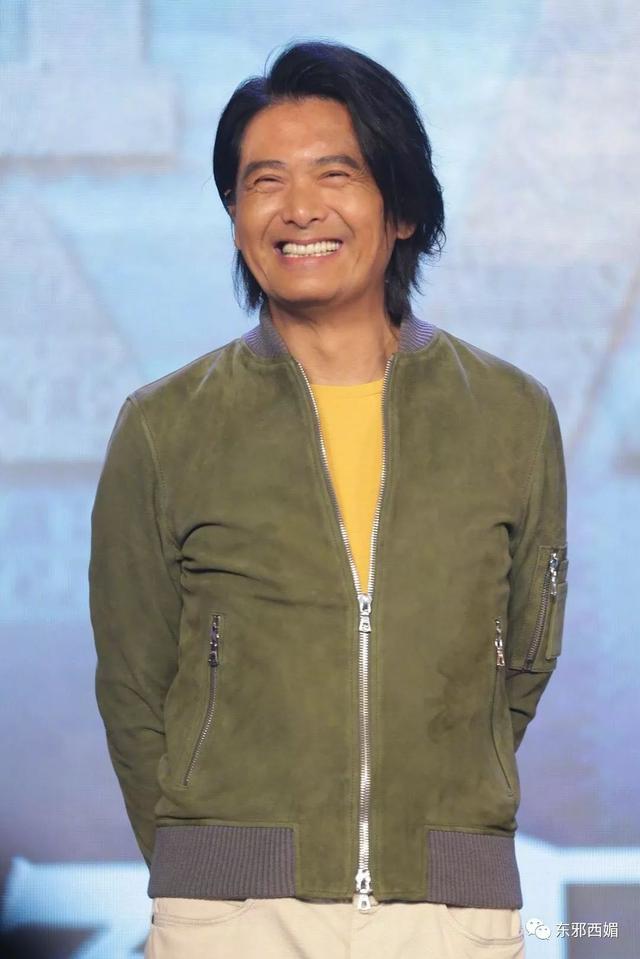需要怎样一枚大长腿帅哥,才能通杀60后和00后?