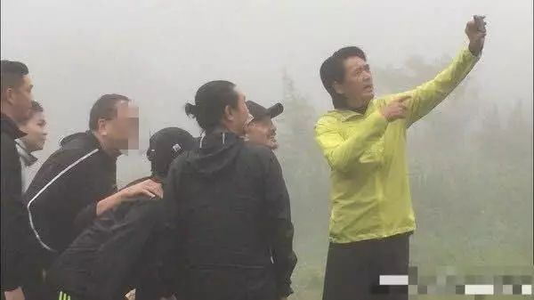 虽然不是每个人都像发哥,但翟天临对网友摆脸色真的好吗?