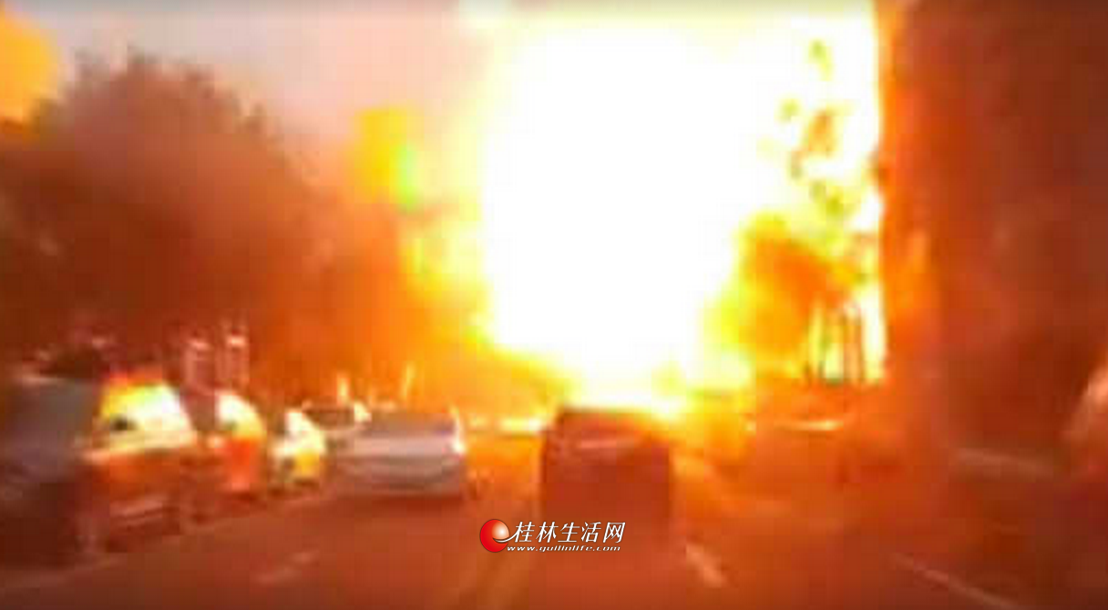 行车记录仪拍下居民楼爆炸恐怖瞬间:大火球喷到街上(视频)
