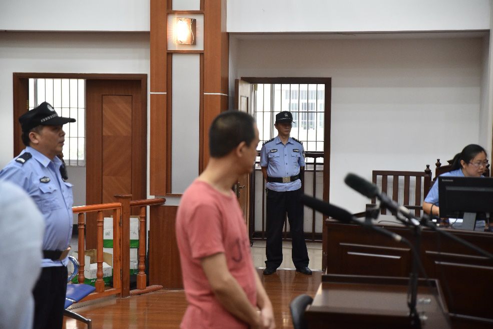 福建一年轻贪官逃亡22年落网:最害怕警笛声