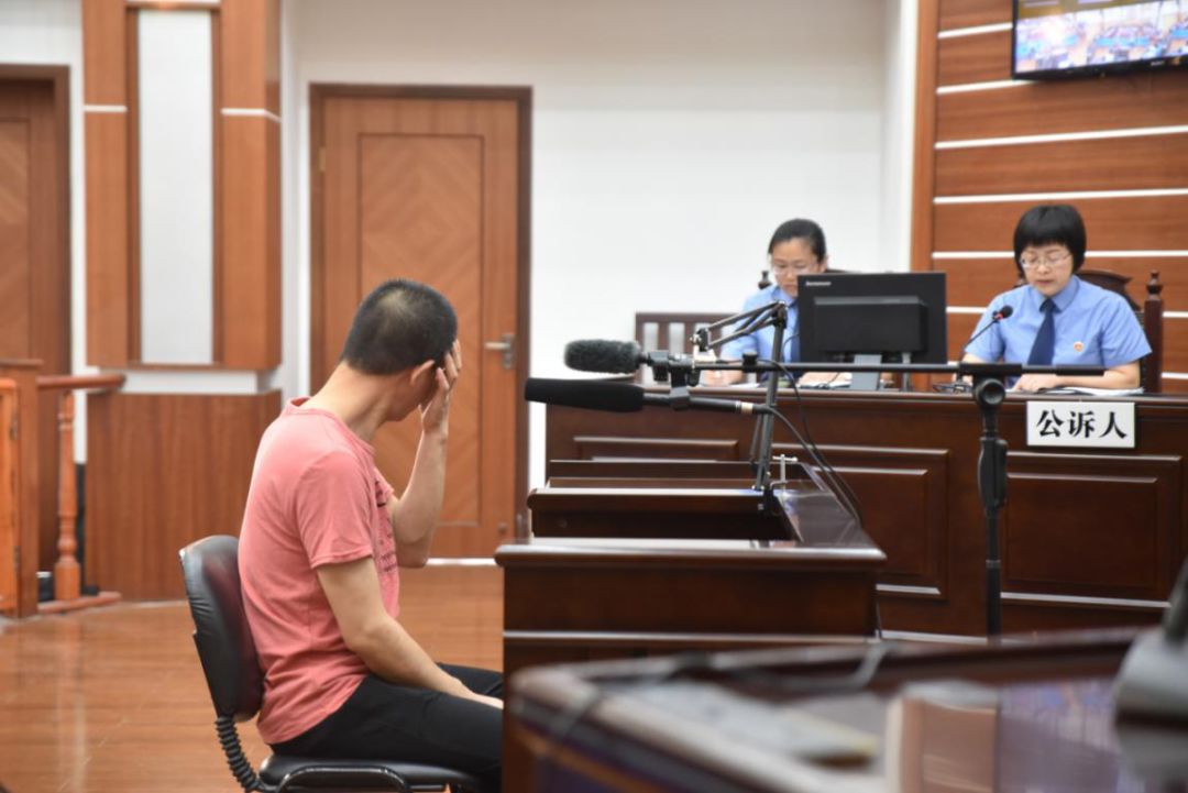 福建一年轻贪官逃亡22年落网:最害怕警笛声