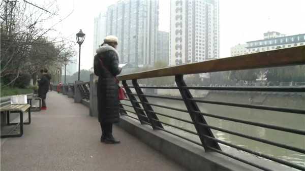 女子爱美开眼角遭毁容 眼睑内翻索赔无果