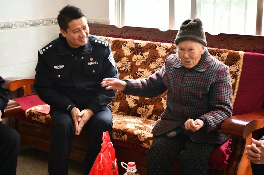 温暖伴你行,阳朔县公安局开展2019年新春系列